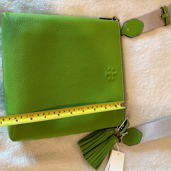 NWT Tory Burch Thea Swingpack Crossbody - Wheatgrass - Picture 3 of 5